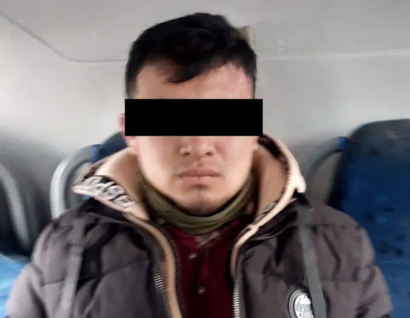 Pasajeros retienen y entregan a agresor en transporte público de Ecatepec