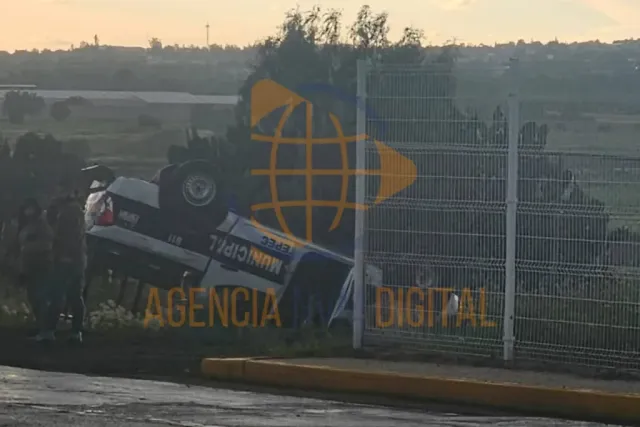 Patrulla de Seguridad Pública de Nopaltepec vuelca durante persecución