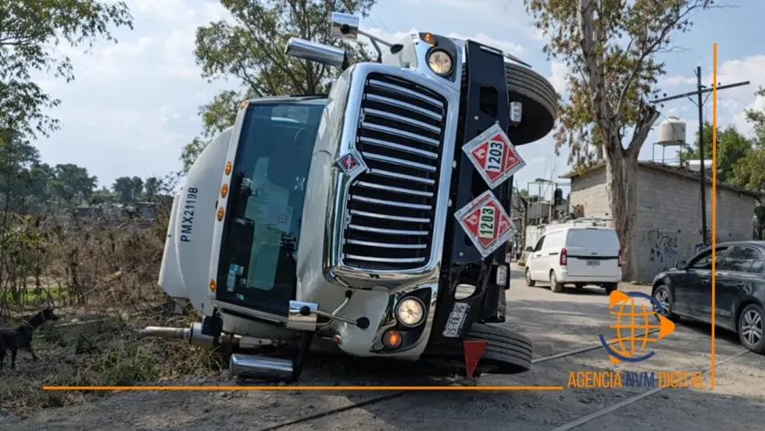 Cierran avenida en Teoloyucan tras volcadura de pipa