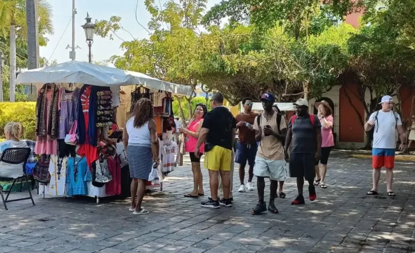 Prevé Sectur derrama turística histórica este verano 2025