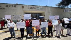 Protestan miles de trabajadores de salud por falta de pagos