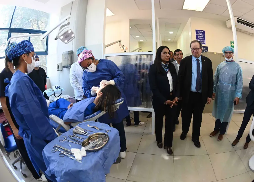 Renueva la UNAM equipo dental de vanguardia en Ciudad Universitaria