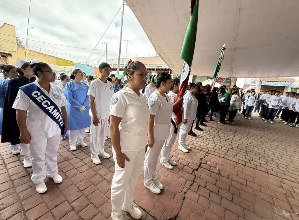 Resalta Centro Educativo Mitzi en desfile por el 215 aniversario de la Independencia