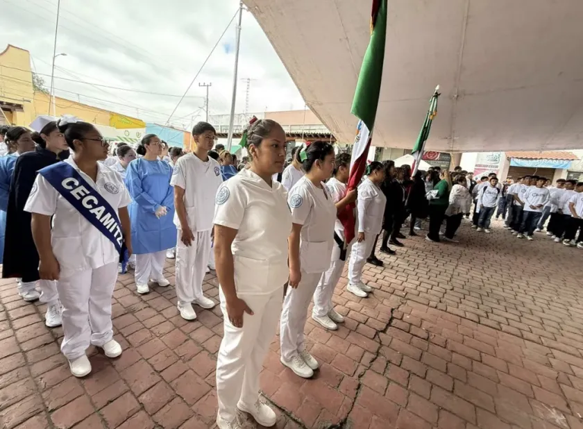 Resalta Centro Educativo Mitzi en desfile por el 215 aniversario de la Independencia