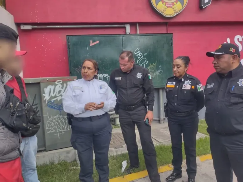 Resguardan a niña que huía por hambre en Ecatepec
