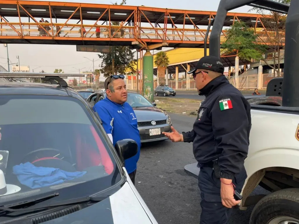Retiran obstáculos y frenan abusos en vialidades de Ecatepec.