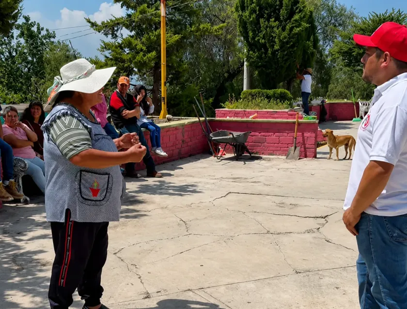 Jesús Alfaro escuchan demandas de vecinos durante faena en Los Remedios