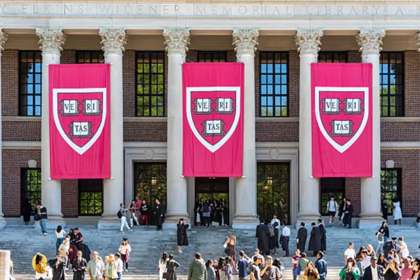 Roban datos de exalumnos de Harvard tras engaño digital