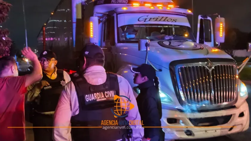 Rescatan a operadores y aseguran unidades en Tecámac