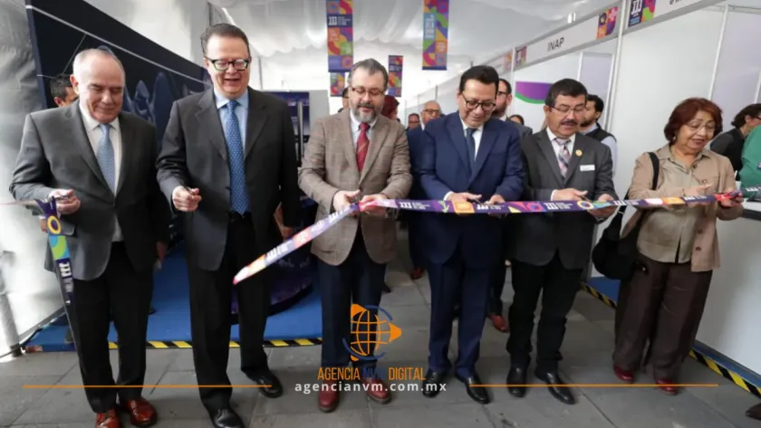 Debaten magistrados sobre inteligencia artificial y democracia en feria
