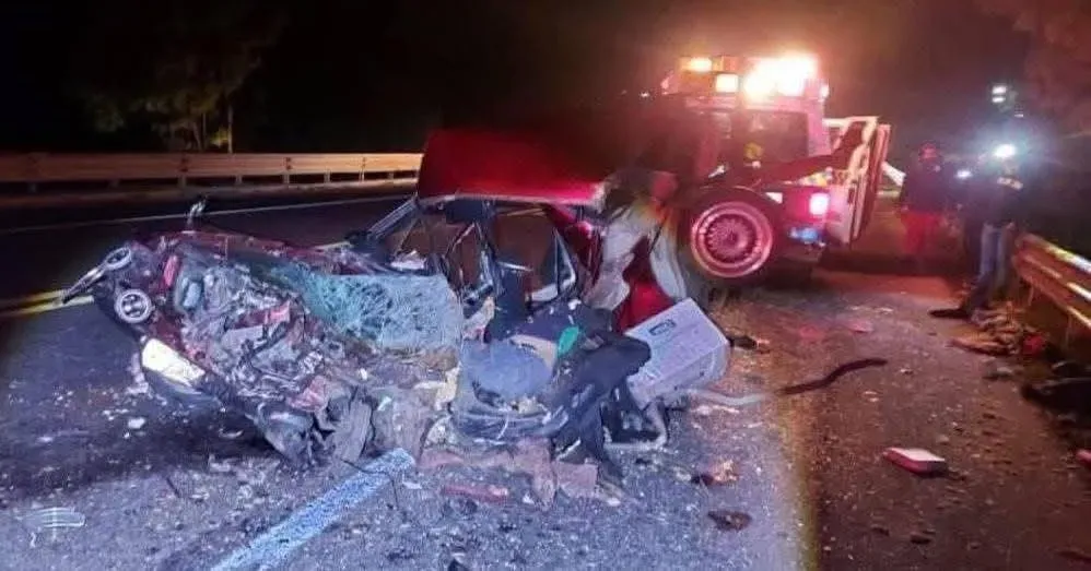 Saldo de dos fallecidos tras choque en la autopista México-Tuxpan