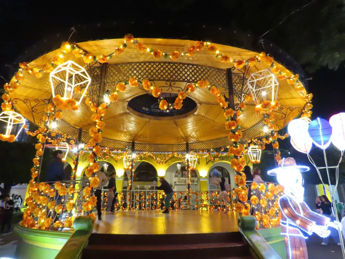 Encienden alumbrado monumental por Día de Muertos 