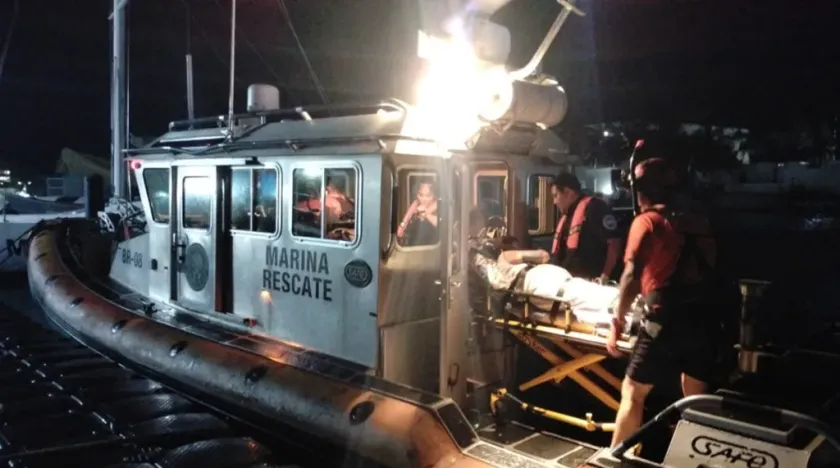 Trasladan vía marítima a paciente embarazada desde Isla Mujeres