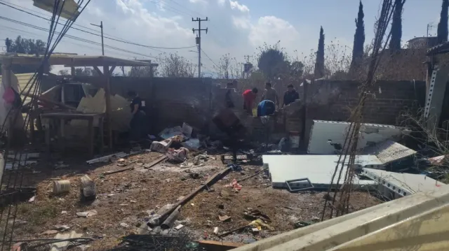Tultepec: Estalla taller clandestino en La Saucera; hay dos heridos