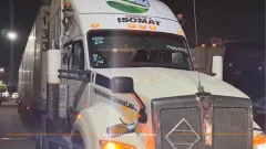 Interceptan tractocamión con reporte de robo y capturan a sospechoso 