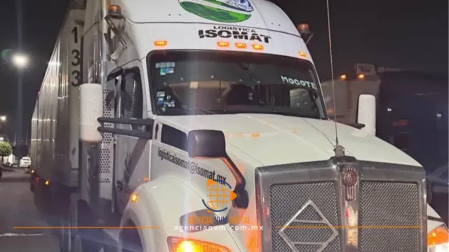 Interceptan tractocamión con reporte de robo y capturan a sospechoso
