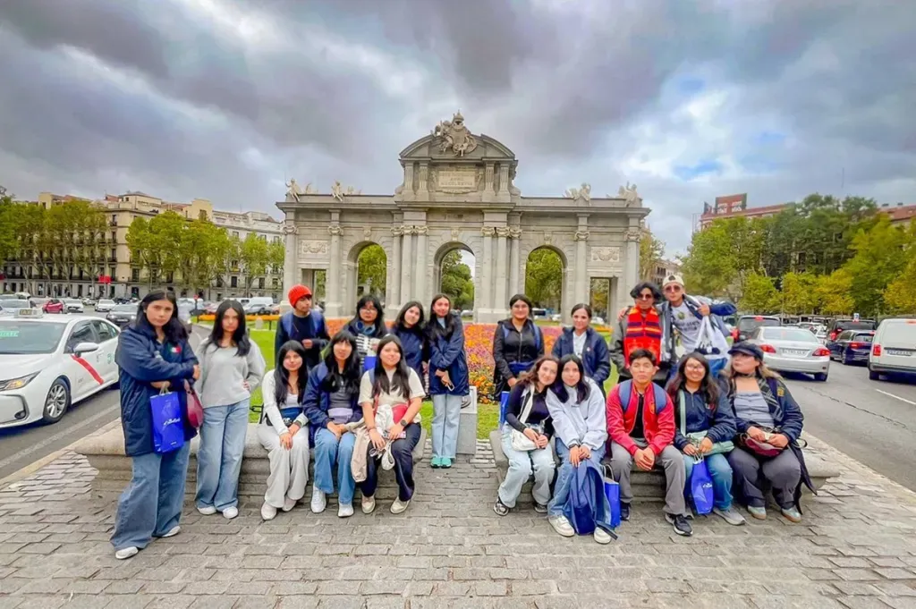 Viajan alumnos de preparatoria UAEMéx a estancia académica en Madrid