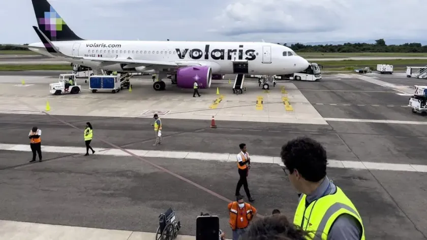 Volaris anuncia cancelaciones y retrasos por actualización urgente de Airbus