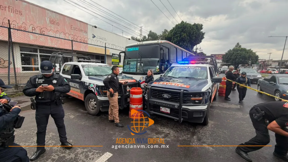 Caos en Vía Morelos: autobús embiste a mototaxi