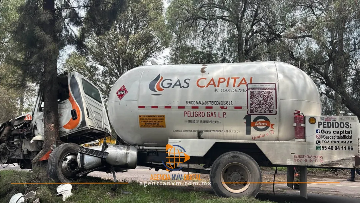 Cierran la México-Texcoco por choque de pipa