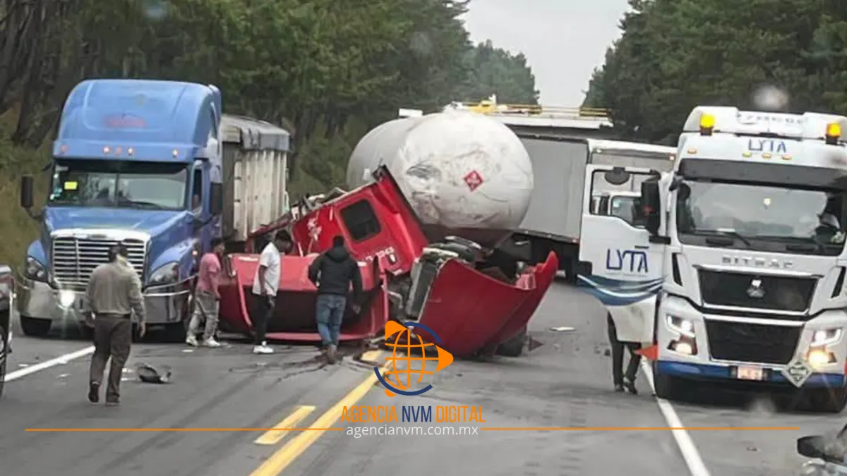 Paraliza tráfico vial choque de pipa en la México–Tuxpan