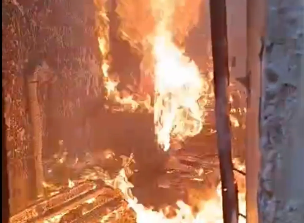 Atienden servicios de emergencia incendio sin lesionados en Texcoco