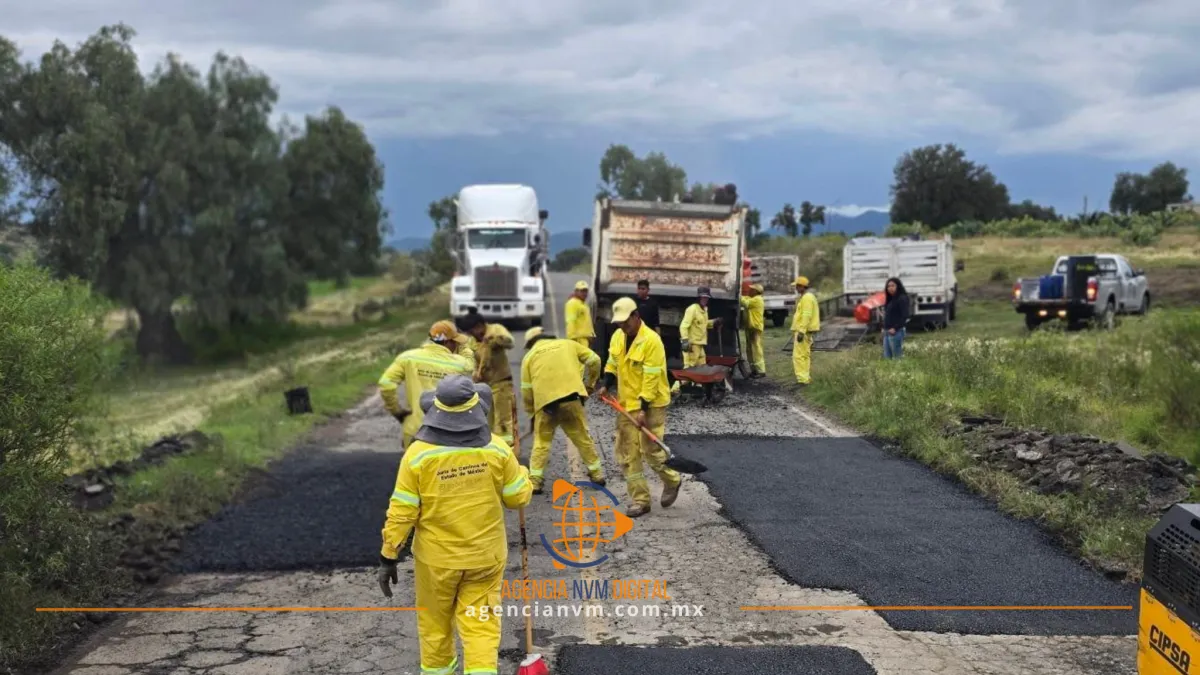 Rehabilitan carreteras de Axapusco tras denuncias por baches y accidentes