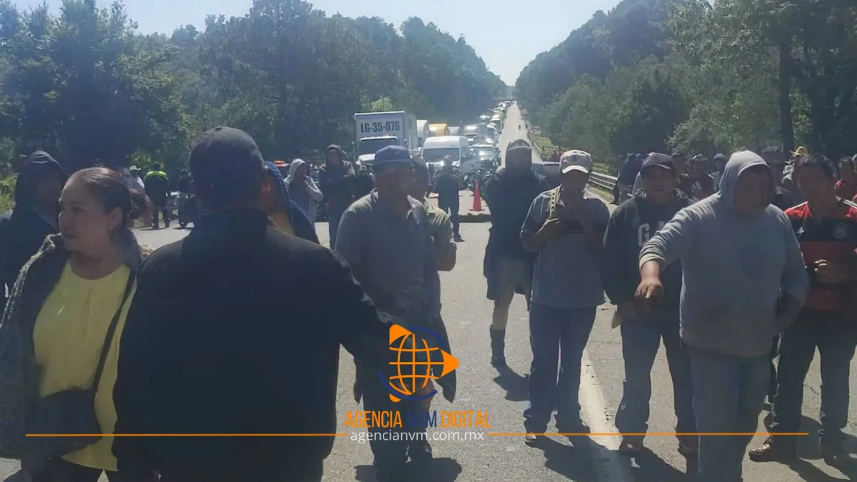 Bloquean la México–Tuxpan para exigir atención de autoridades federales