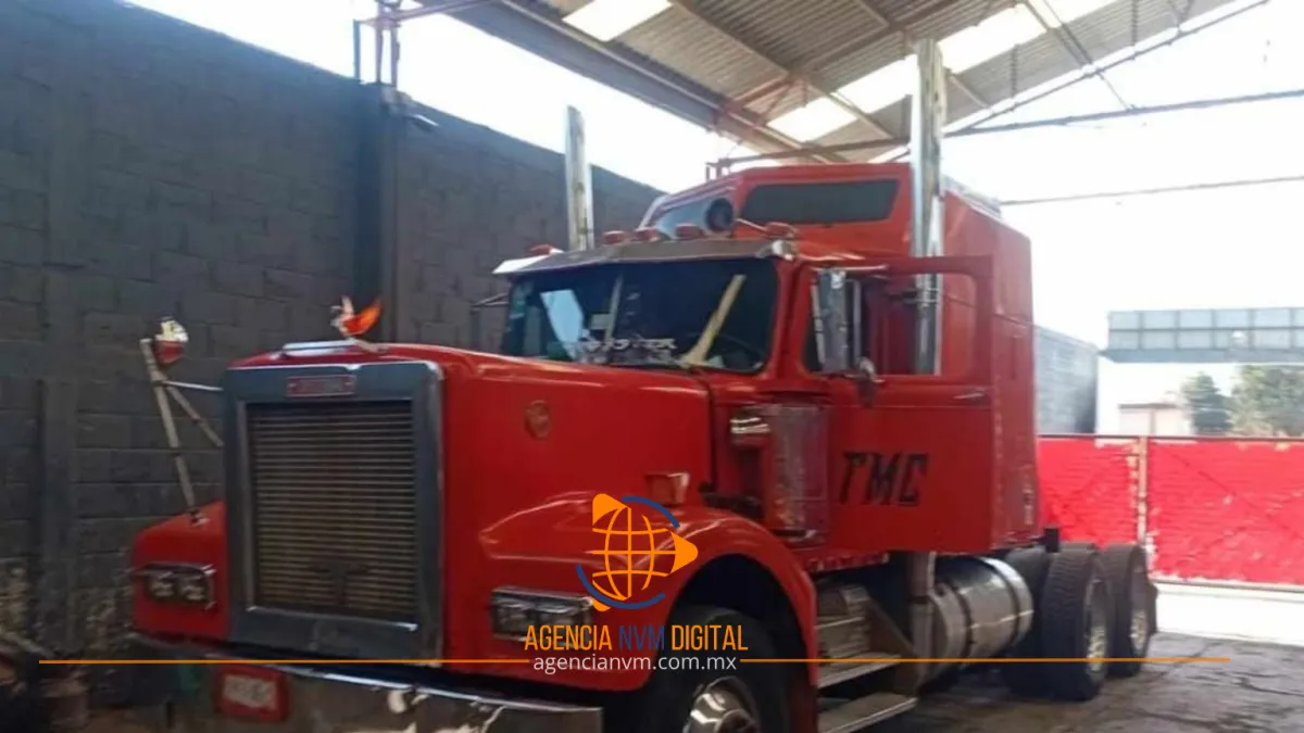 Buscan tractocamión naranja robado en la México-Tulancingo