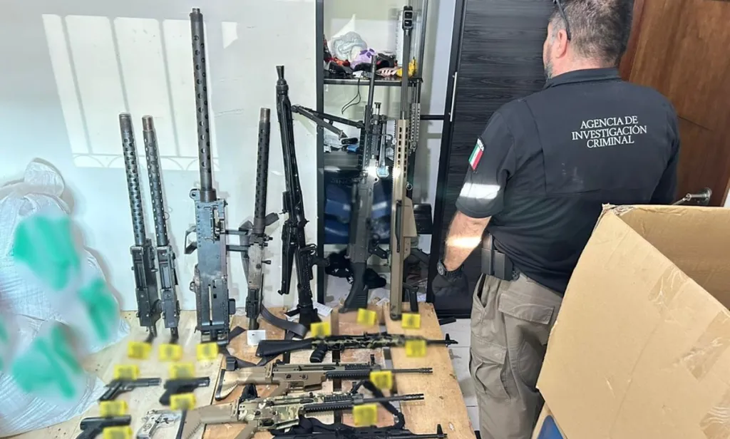 Catean inmueble en Culiacán y aseguran arsenal y drogas