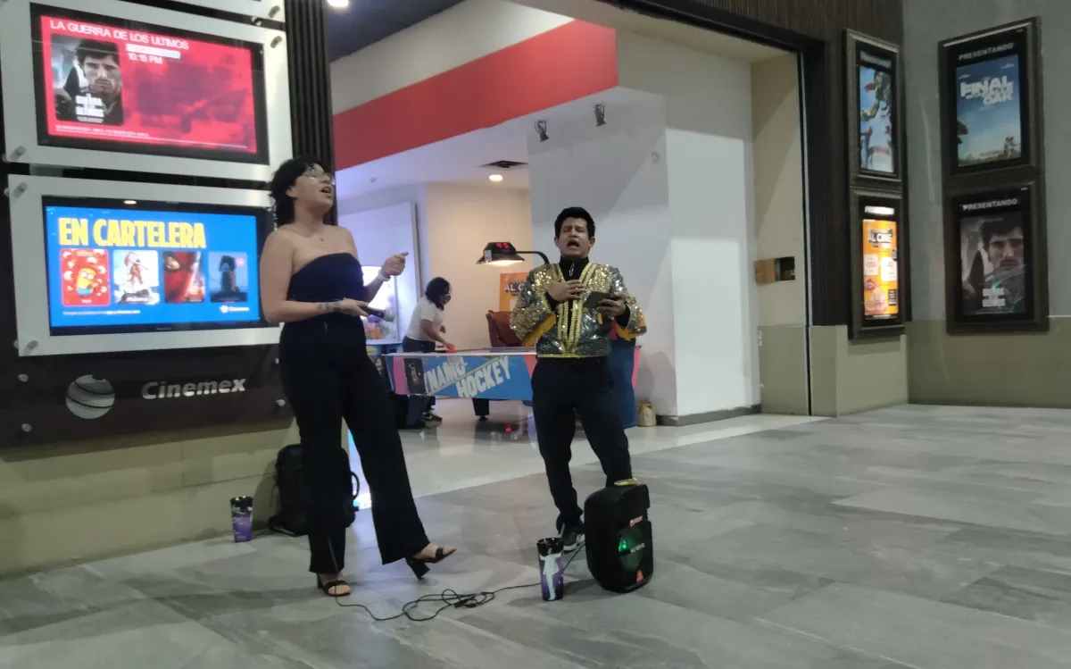 Homenajean a Juan Gabriel jóvenes de Querétaro en cines