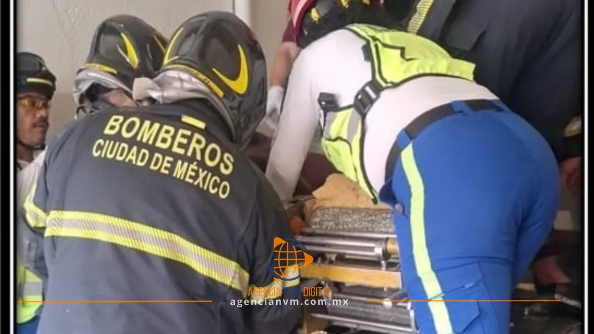 Prensa máquina de tortillas a joven; vulcanos y paramédicos la liberan