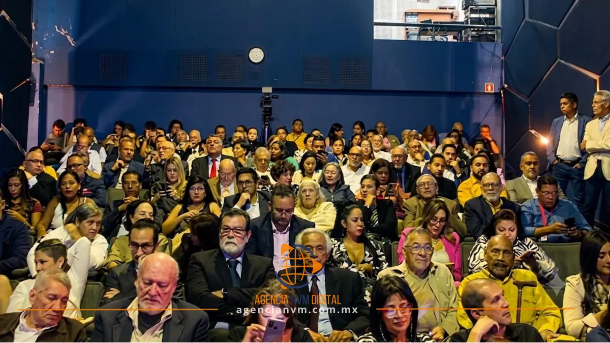 Celebran periodistas de Caracas su día tras superar los sismos