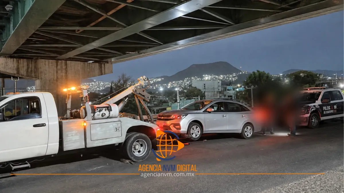 Recuperan taxi robado tras persecución entre Tecámac y Ecatepec