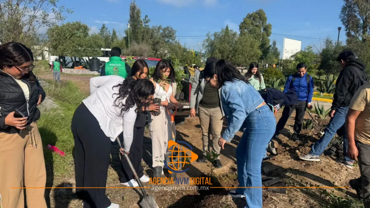 Reforestan comunidad universitaria del Centro UAEM Valle de Teotihuacán